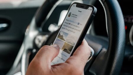 iOS 18’in Araçta Mide Bulantısını Önleyen Özelliği Büyük İlgi Görüyor