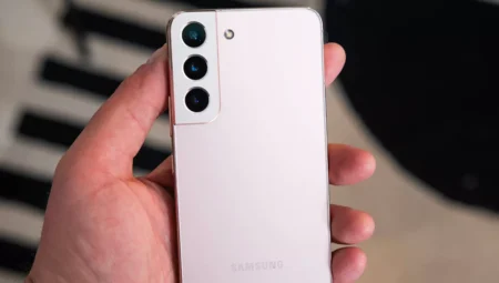 Samsung Galaxy S22 One UI 6.1 Güncellemesi, Kullanıcıları Zorluyor: Hatalar Artıyor