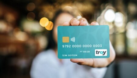 Visa ve Mastercard Tarih Oldu: Kamu Bankaları Artık TROY Kart Kullanacak!