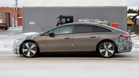 Yeni Mercedes-Benz EQS: Yıldız Farlarla Lüks ve Teknolojiyi Birleştiriyor