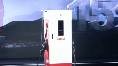 Huawei’den 1.5 Megawatt Süper Hızlı Şarj Ünitesi: Araçları 15 Dakikada Yüzde 90’a Şarj Ediyor!
