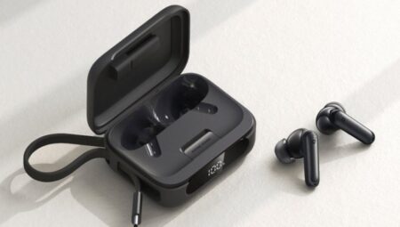 Anker Soundcore P41i: Kulaklık, Powerbank ve Telefon Standı Tek Cihazda Buluşuyor