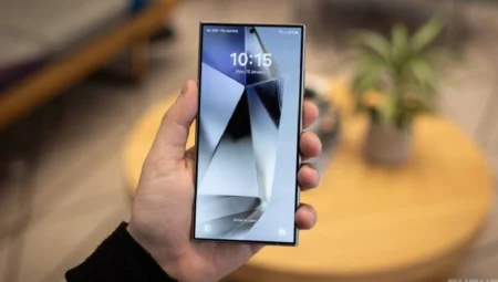 Cam Gibi Ekran Arayanlar İçin! 2025’in En İyi Ekranlı Akıllı Telefonları Açıklandı