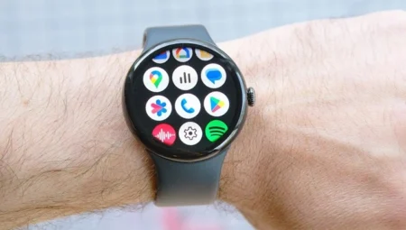 Google, Wear OS 6’yı Tanıttı: Yepyeni Tasarım Dili, Gelişmiş Kadranlar ve Daha Fazlası