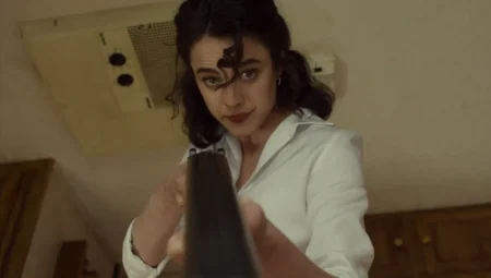 HONEY DON’T! Fragmanı Yayında: Margaret Qualley Tarikatçı Chris Evans’ın Peşinde