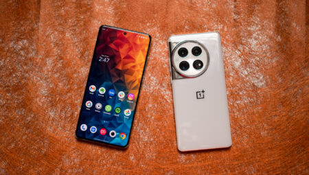 OnePlus 15 Tasarımda Değişikliğe Gidiyor: Düz 1.5K Ekran ve iPhone Benzeri Görünüm