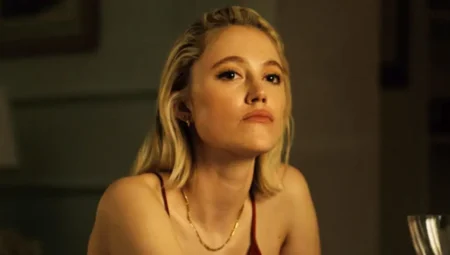 Victorian Psycho Filminin Başrolünde Maika Monroe Yer Alacak