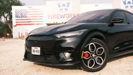 Ford’un Elektrikli SUV’u Mach-E’de Kapı Kilidi Sorunu: Küresel Satışlar Askıya Alındı