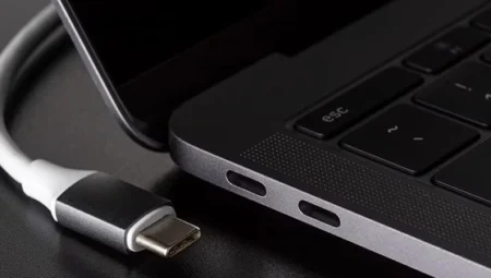 Microsoft, USB-C Karmaşasına Bitiriyor: Tüm Portlara Zorunlu Şarj, Veri ve Görüntü Aktarımı Desteği Geliyor
