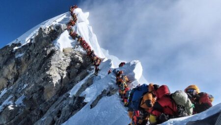 Everest’in Zirvesine İlk Ulaşan Gerçekten Hillary miydi? 100 Yıllık Gizem Çözülmek Üzere