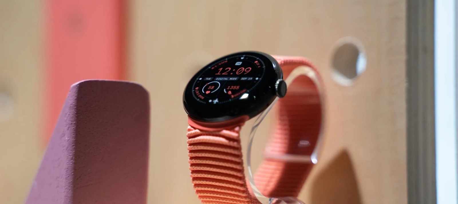 Google Pixel Watch 4'ün Renk ve Kayış Seçenekleri Resmen Açıklandı