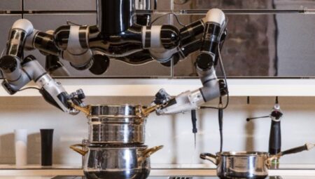 Robotik Mutffaklar Saatte 120 yemek üretebiliyor