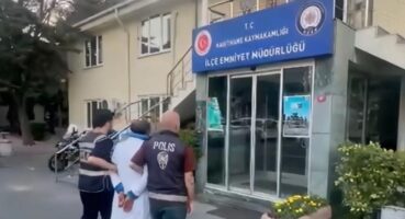 Türk Bayrağını Yere Atan Zanlı Yakalandı!