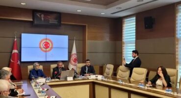 Öğrencilerden Meclis Komisyonuna Çağrı: “Okullarda Akıllı Telefon Yasaklansın”